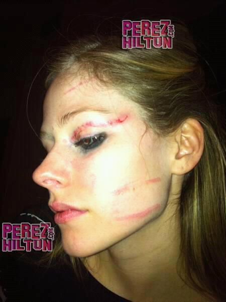 Apparently over the weekend epicfailofapopstar Avril Lavigne and her 